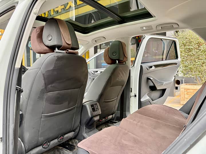 Фото 5 - Volkswagen T-Roc