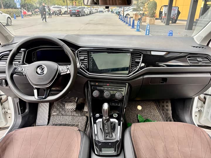 Фото 6 - Volkswagen T-Roc