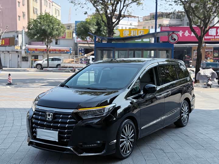 Фото 1 - Honda Elysion