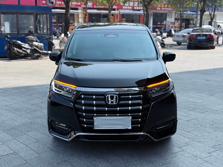 Фото 2 - Honda Elysion