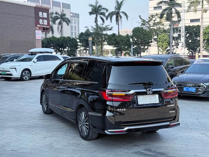 Фото 7 - Honda Elysion