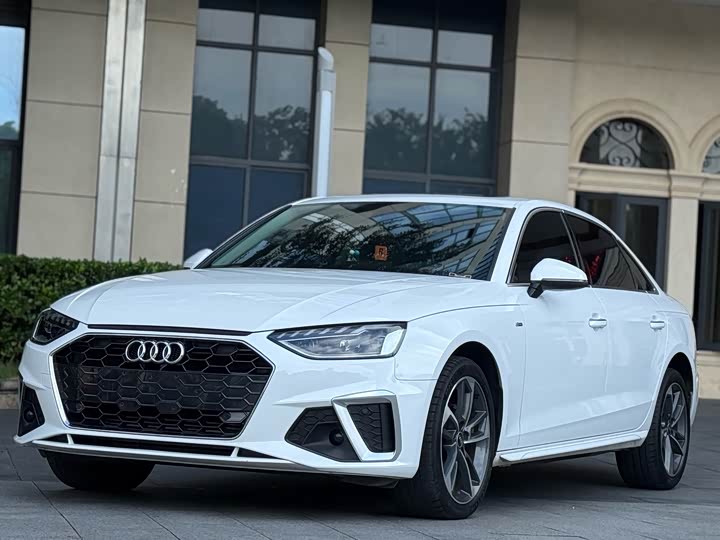 Фото 1 - Audi A4L