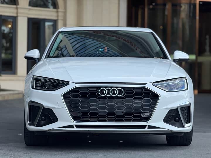 Фото 2 - Audi A4L