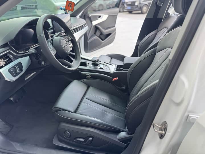 Фото 4 - Audi A4L