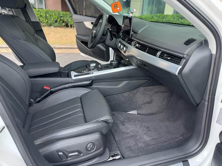 Фото 5 - Audi A4L