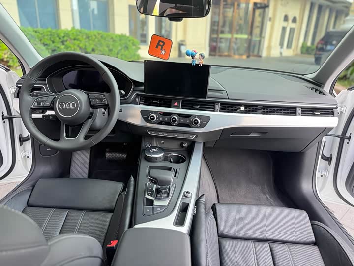 Фото 6 - Audi A4L