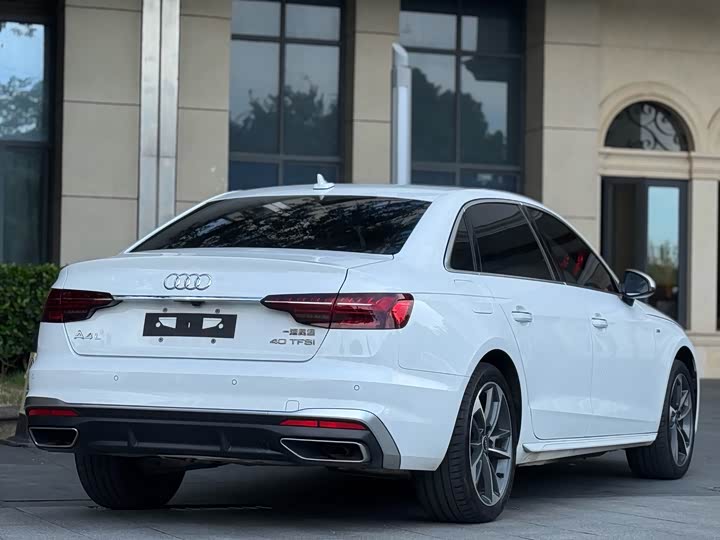 Фото 8 - Audi A4L