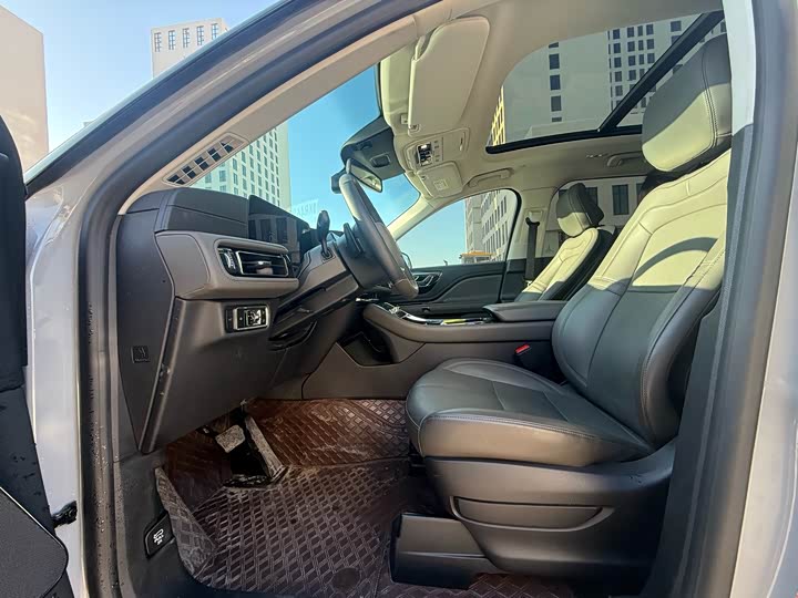 Фото 4 - Lincoln Aviator