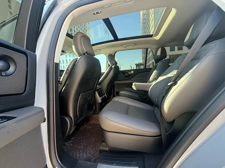 Фото 5 - Lincoln Aviator