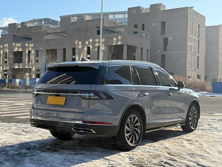 Фото 9 - Lincoln Aviator