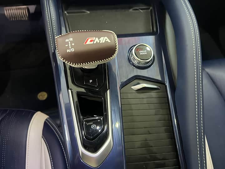 Фото 8 - Geely Monjaro