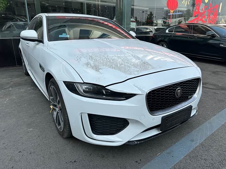Фото 3 - Jaguar XE L