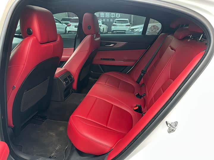 Фото 6 - Jaguar XE L