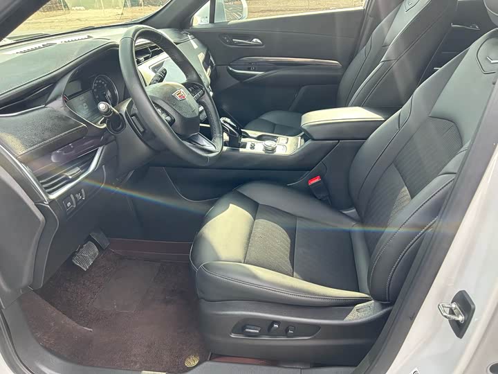 Фото 6 - Cadillac XT4