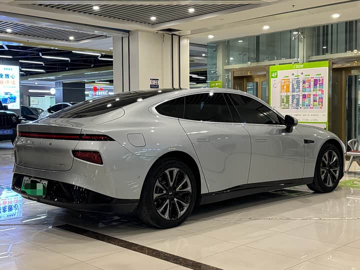 Фото 9 - XPeng P7