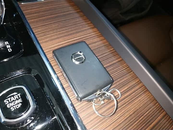 Фото 9 - Volvo XC60