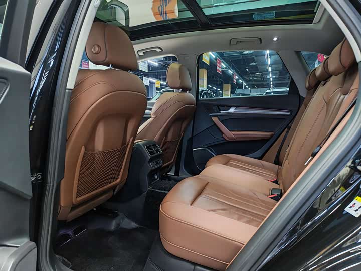 Фото 8 - Audi Q5L