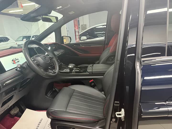 Фото 2 - GAC Trumpchi M8