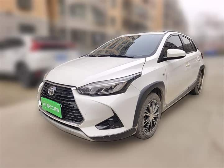 Фото 2 - Toyota Yaris L Hatchback