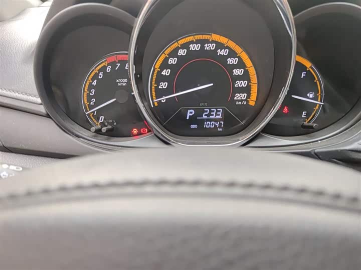 Фото 5 - Toyota Yaris L Hatchback