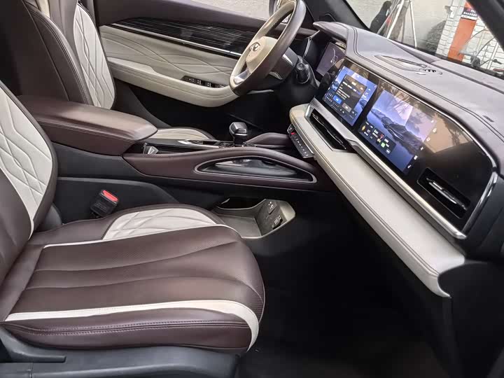 Фото 7 - Geely Monjaro