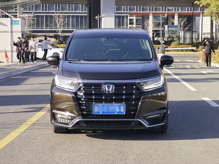 Фото 2 - Honda Elysion