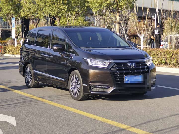 Фото 3 - Honda Elysion