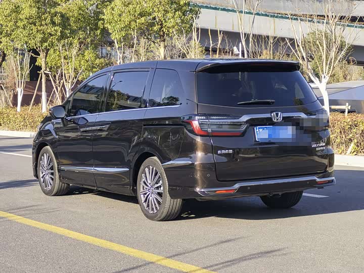 Фото 4 - Honda Elysion