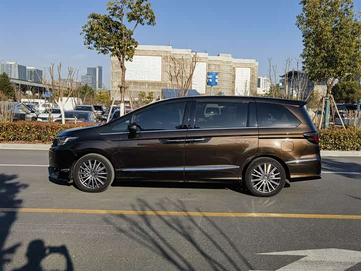 Фото 7 - Honda Elysion