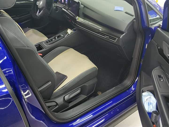 Фото 8 - Volkswagen Golf