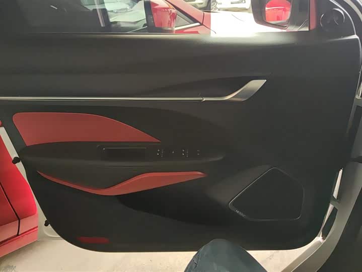 Фото 7 - Geely Binrui