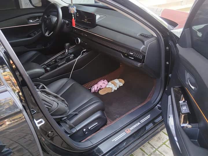 Фото 8 - Honda Accord