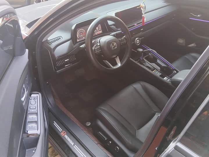 Фото 9 - Honda Accord