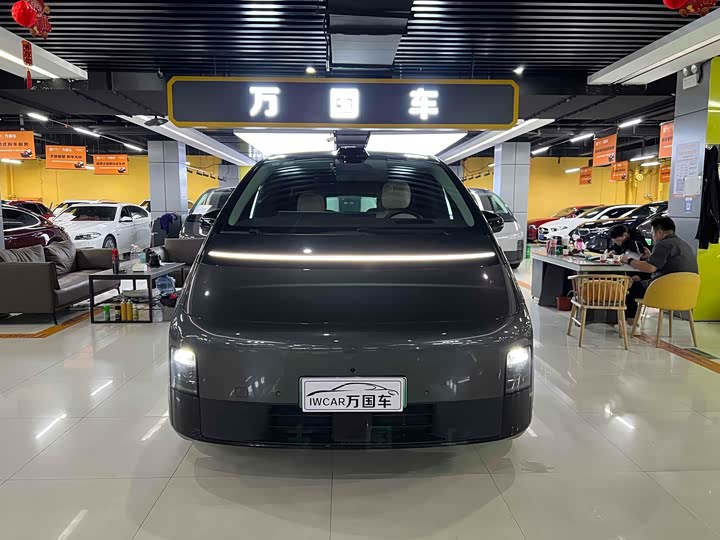 Фото 1 - LiXiang Mega