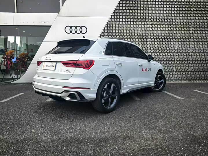 Фото 4 - Audi Q3
