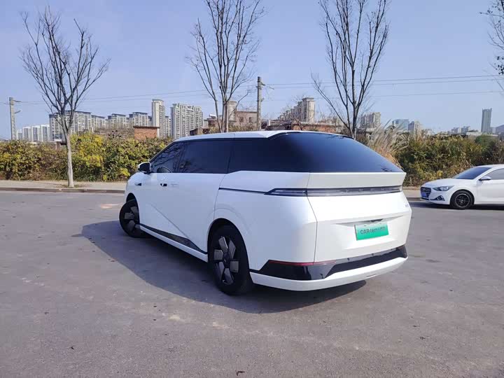 Фото 6 - XPeng X9