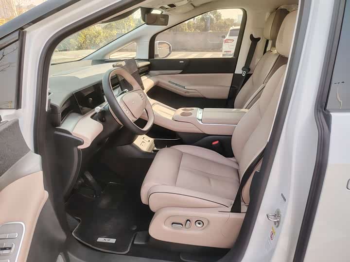 Фото 9 - XPeng X9