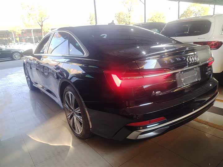 Фото 5 - Audi A6L