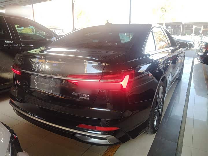 Фото 7 - Audi A6L