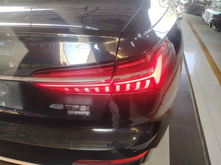 Фото 8 - Audi A6L