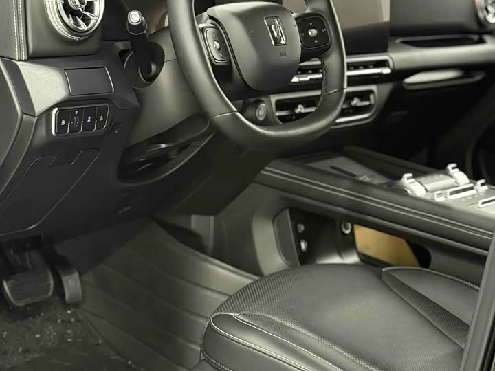 Фото 3 - Tank 300 Hybrid