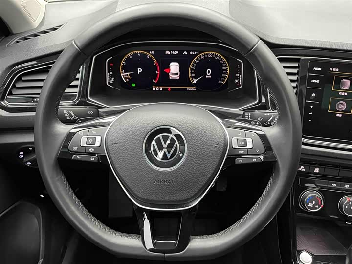 Фото 3 - Volkswagen T-Roc