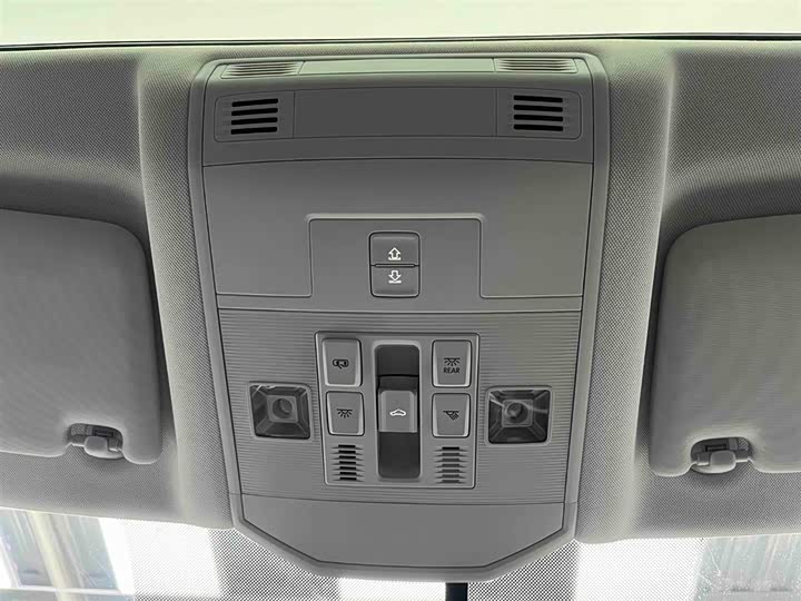 Фото 8 - Volkswagen T-Roc