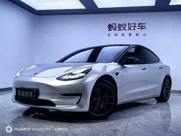 Фото 1 - Tesla Model 3