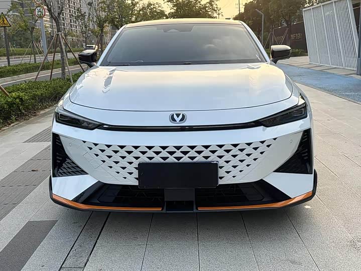 Фото 2 - Changan UNI-V