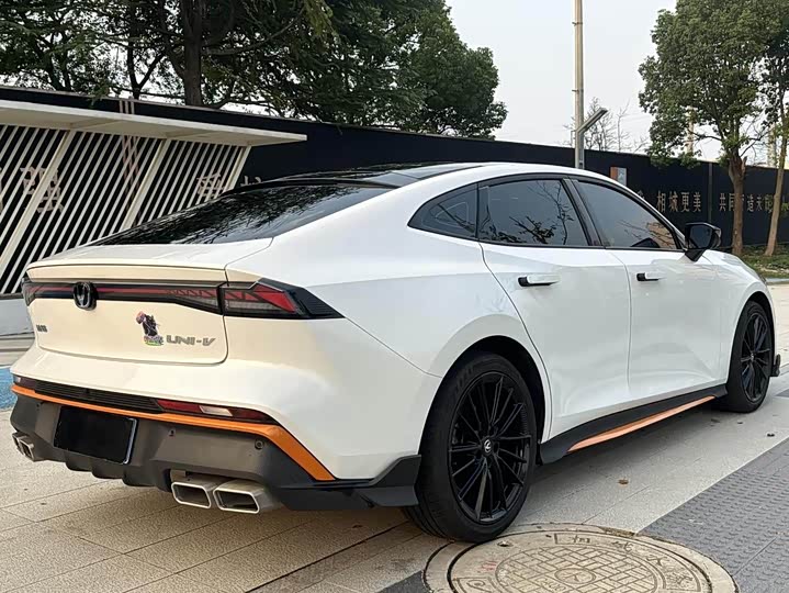 Фото 4 - Changan UNI-V