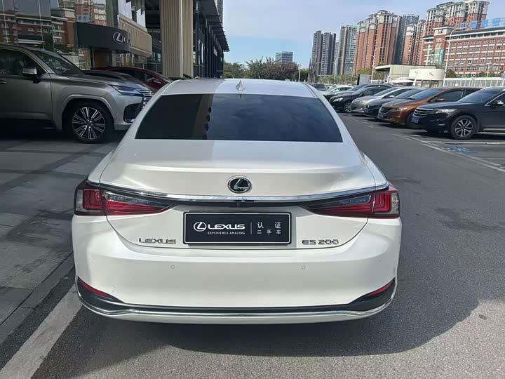 Фото 4 - Lexus ES