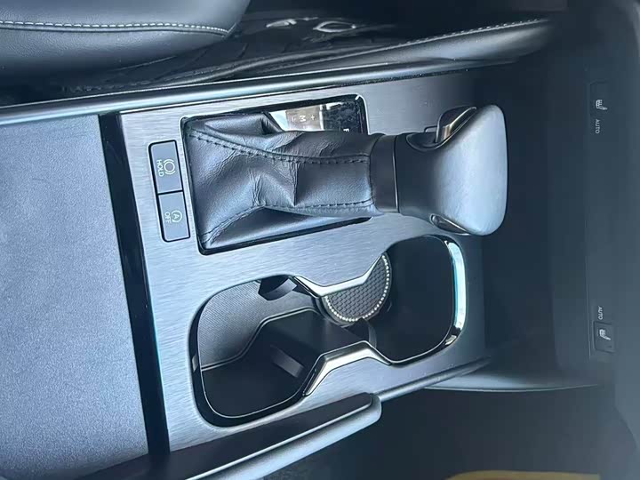 Фото 9 - Lexus ES