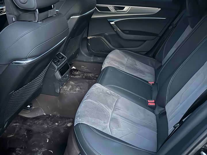 Фото 5 - Audi A6L