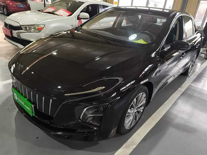 Фото 2 - Hongqi E-QM5